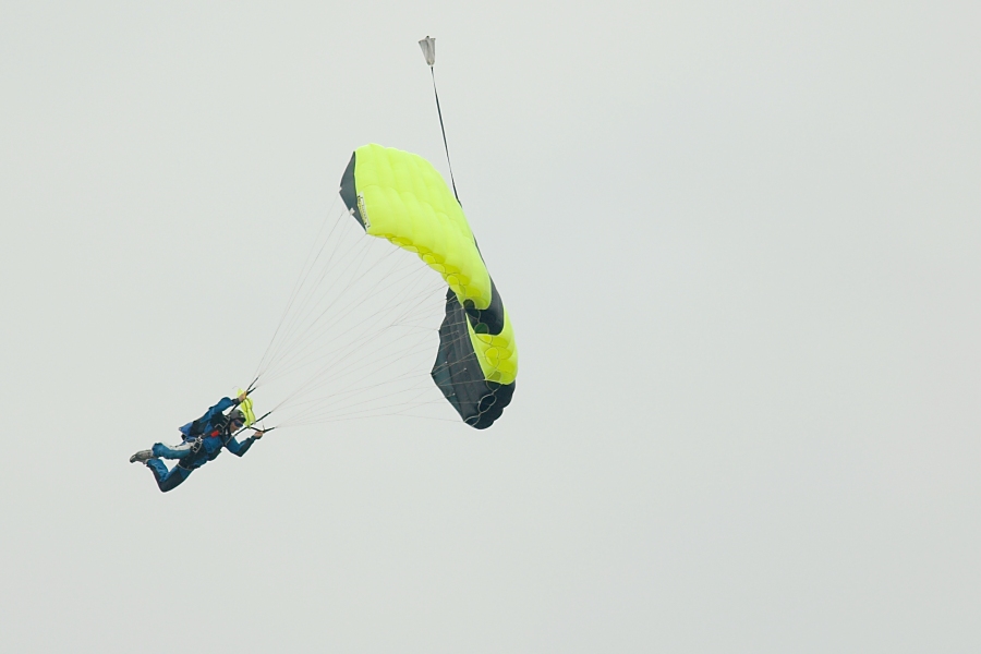 nff_flieger_fallschirm.jpg