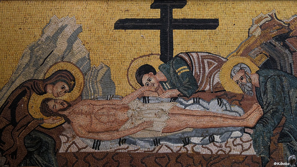 Modernes Mosaik zeigt Jesus vor der Auferstehung