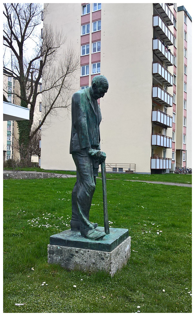 Farbe%20Gruen%20Statue%20001.jpg