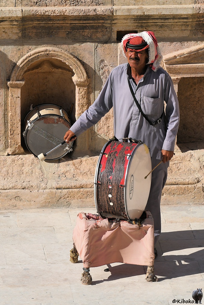 Jordanischer Musiker mit Pauke