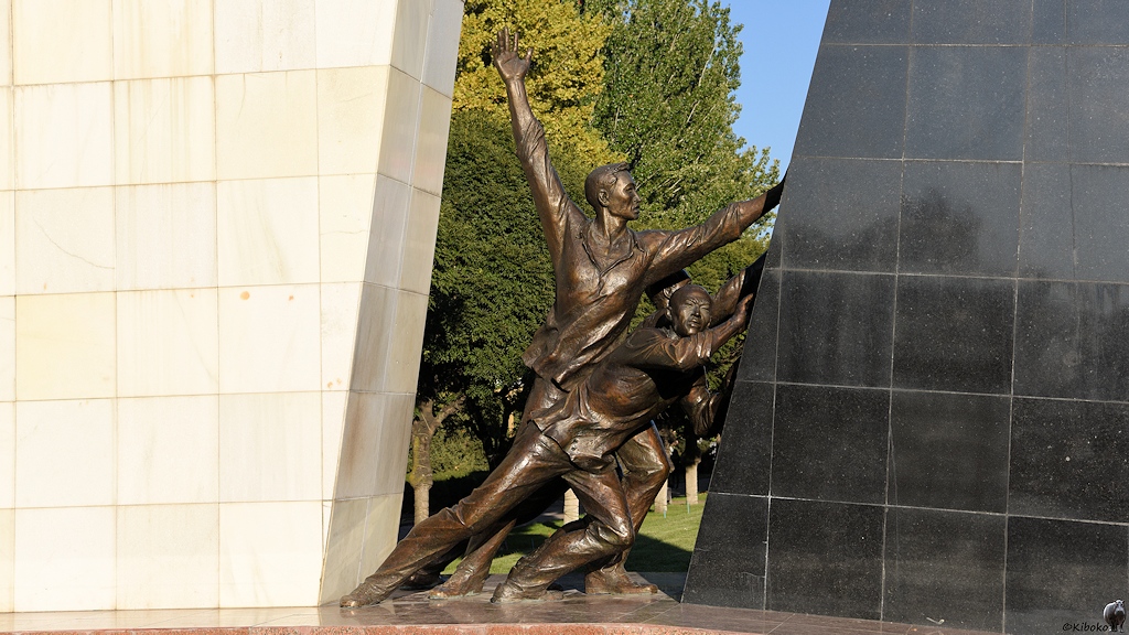 s190_Bishkek_Denkmal_1076.jpg