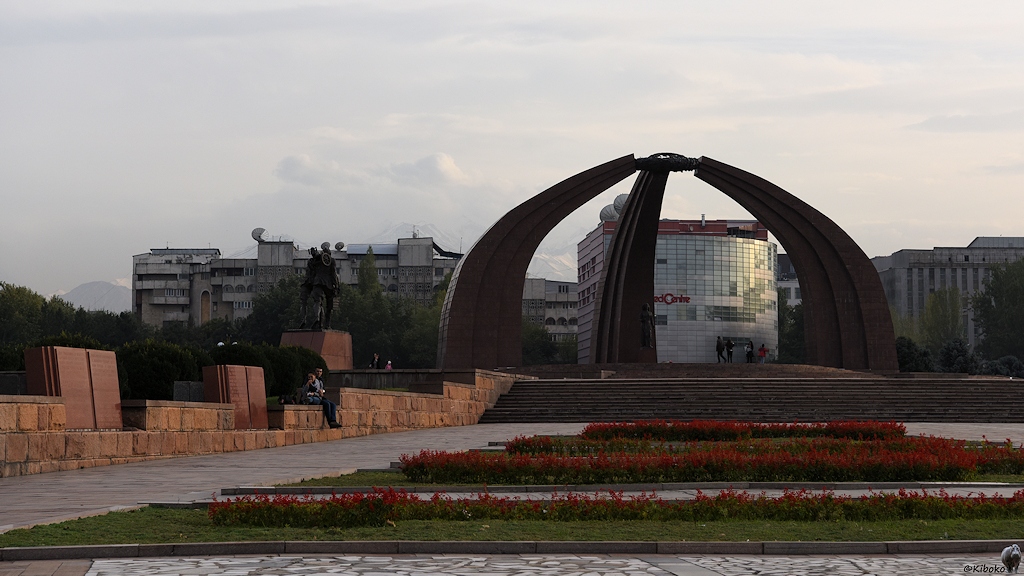 s289_Bishkek_Denkmal_1342.jpg
