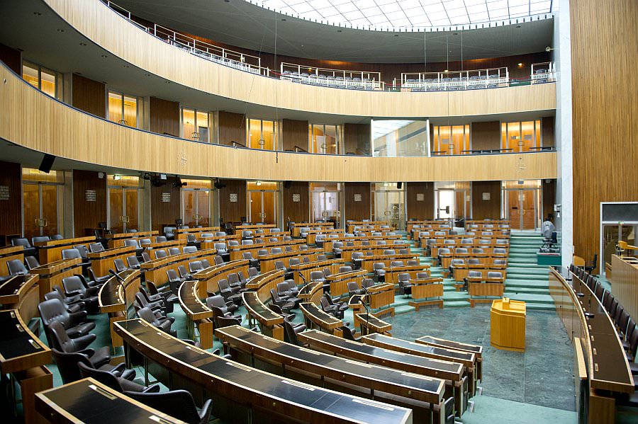 parlament14_15.jpg